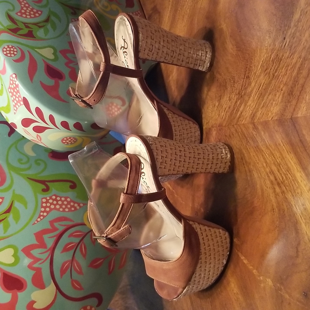ALICE & OLIVIA PLATFORM SANDALS - Size 8 - Picture 3 of 7